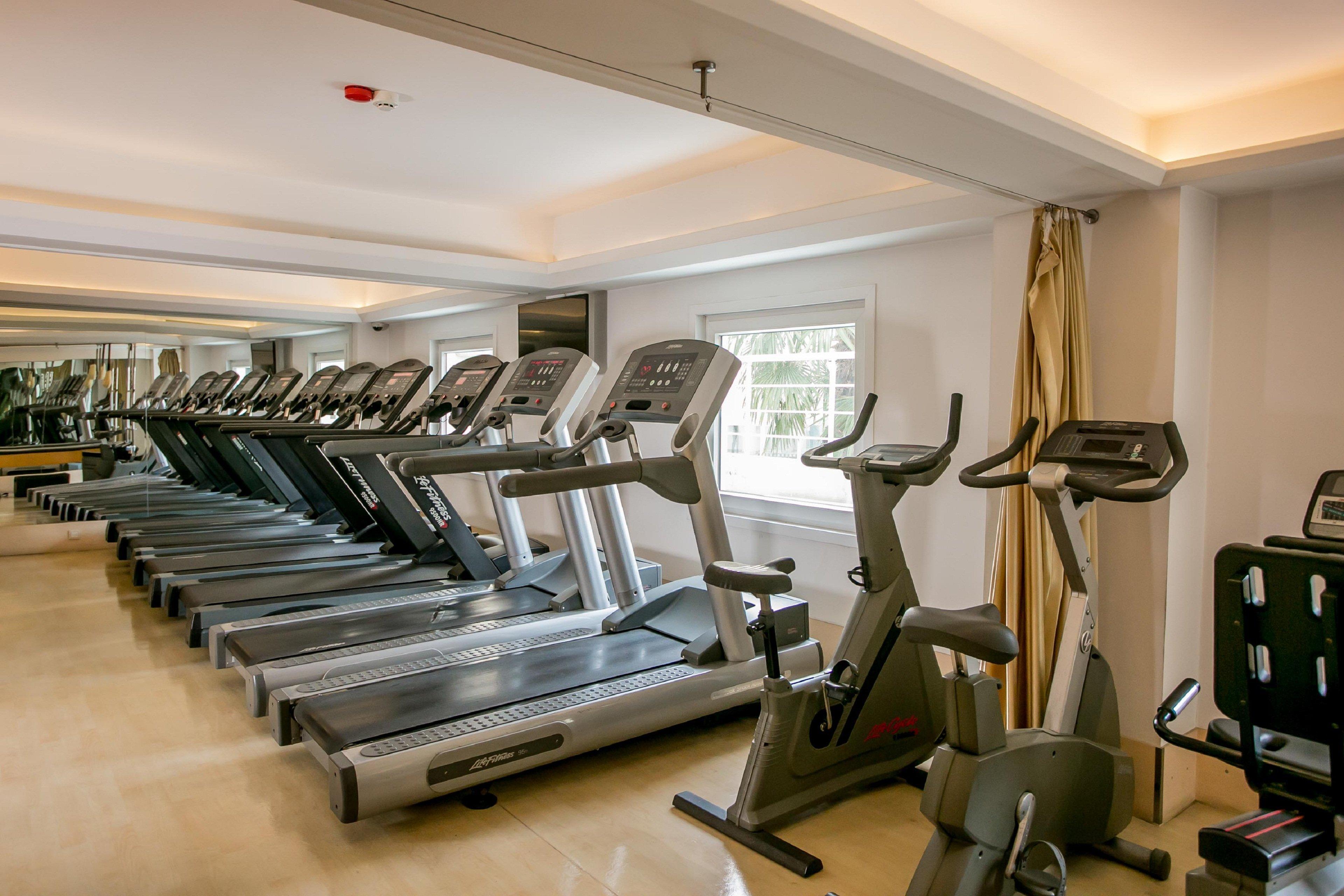 Holiday Inn Istanbul City By Ihg Exterior foto The gym at the hotel
