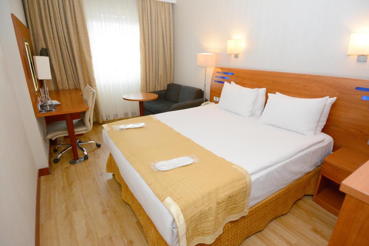 Holiday Inn Istanbul City By Ihg Exterior foto A room at the hotel