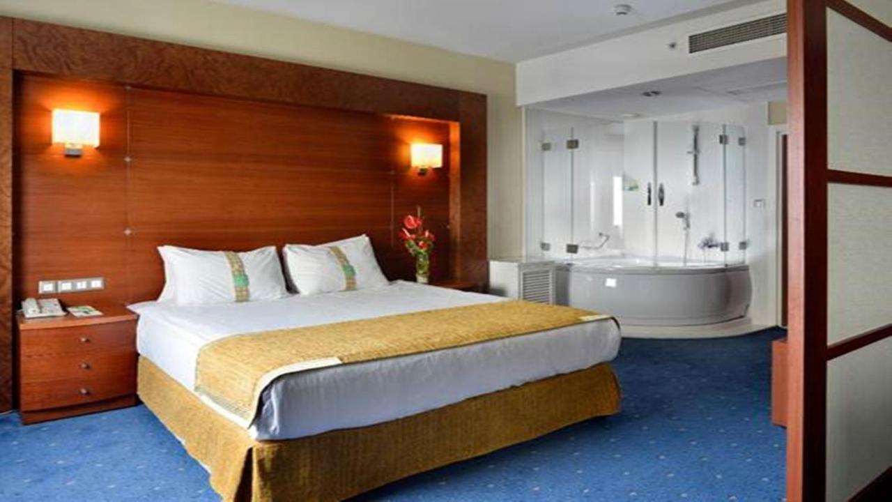Holiday Inn Istanbul City By Ihg Exterior foto Suite
