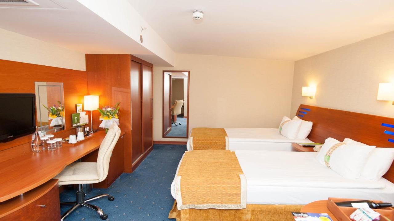 Holiday Inn Istanbul City By Ihg Exterior foto A typical hotel room